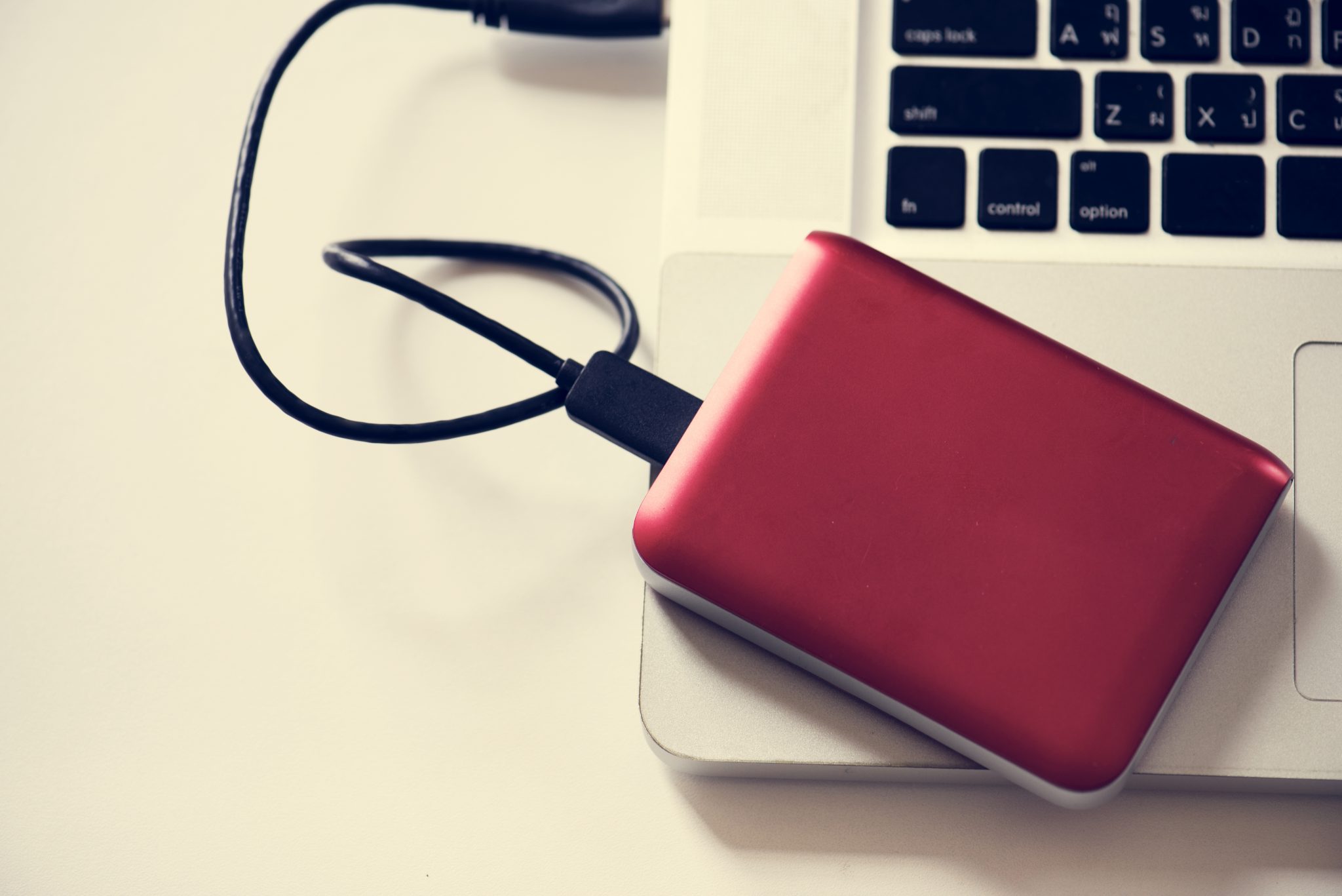 External Hard disk drive connect to laptop - Varni na internetu