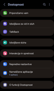 Posnetek zaslona prikazuje, kako preverimo, katere aplikacije imajo dostop do storitev dostopnosti.