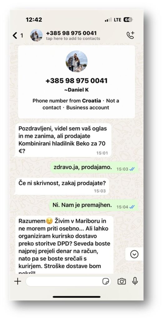 Sporočilo lažnega kupca, ki obljublja, da bo po artikel poslal kurirja. Obljublja tudi nakazilo kupnine na akrtico prek priložene spletne povezave.